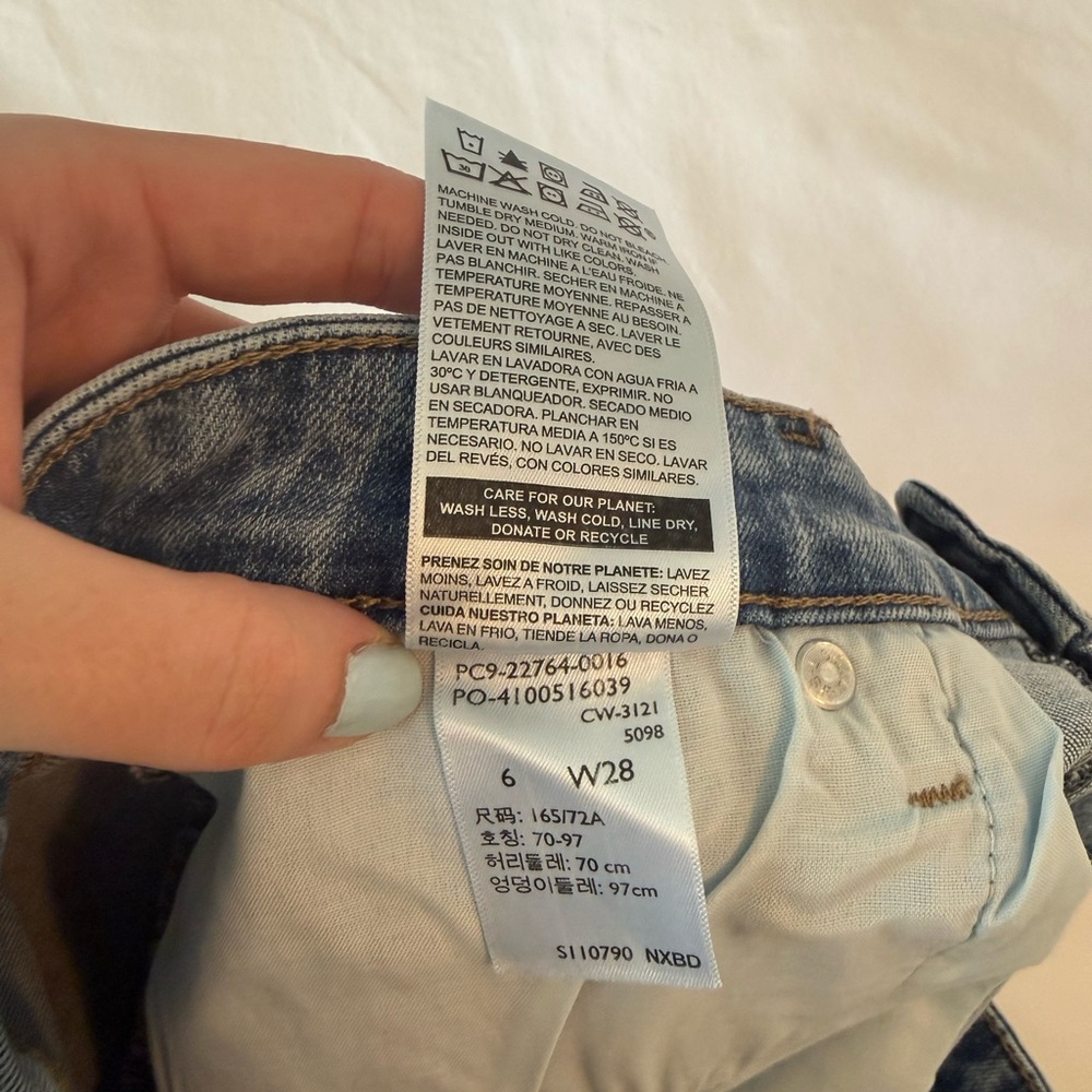 Denizen from Levi's High-Rise Denim Cutoff Shorts - Picture 4 of 4